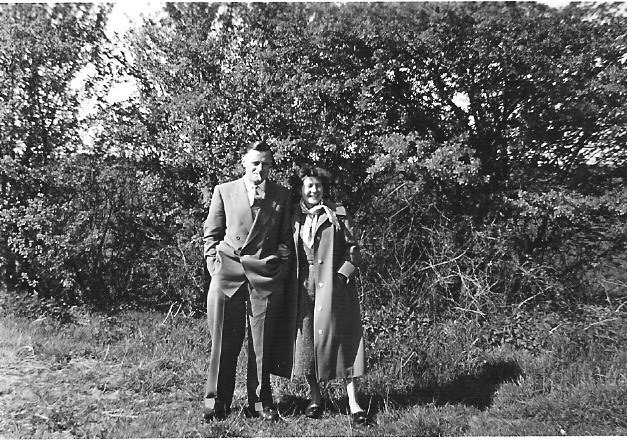 Klik voor foto in apart venster 1957_dirk_van_den_broek_en_vrouw_annie.jpg